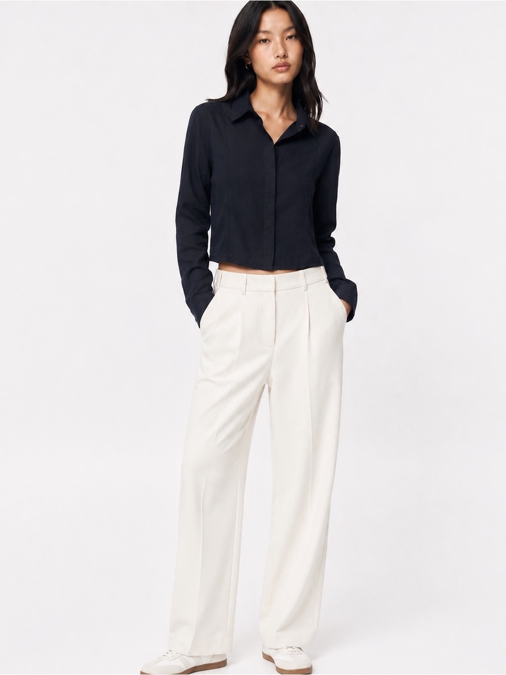 Aritzia Talula Woman Black Relax Fit Button Down Crop Long Sleeve SMALL Preppy